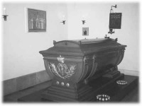 Дания - Саркофаг с прахом Императрицы Марии Федоровны в Роскилльском соборе.