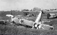 Авиация - Разбитые советские истребители на аэродроме Минска