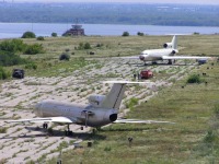  - Самолеты Як-42 на аэродроме Саратовского авиазавода