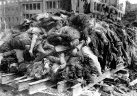 Бохум - Leichenverbrennung auf dem altmarkt 1944-1945