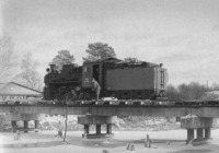 Железная дорога (поезда, паровозы, локомотивы, вагоны) - Узкоколейный паровоз набирает воду из проруби.