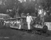Железная дорога (поезда, паровозы, локомотивы, вагоны) - Оркестр Джимми Гарригана в поезде парковой железной дороги.
