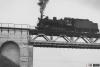 Железная дорога (поезда, паровозы, локомотивы, вагоны) - Паровоз Эм728-49 на мосту близ станции Пологи Придн.ж.д.
