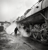 Железная дорога (поезда, паровозы, локомотивы, вагоны) - Мытье паровоза,Чикаго,США