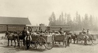 Железная дорога (поезда, паровозы, локомотивы, вагоны) - Фермеры с первыми дынями  на ст.Грантс Пасс,штат Орегон
