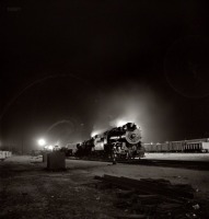 Железная дорога (поезда, паровозы, локомотивы, вагоны) - Ночной поезд на ст.Барстоу,штат Калифорния,США