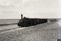Железная дорога (поезда, паровозы, локомотивы, вагоны) - Паровоз Оч-6381 с балластным поездом у озера Касарга,Челябинская область