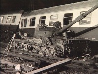 Железная дорога (поезда, паровозы, локомотивы, вагоны) - Столкновение танка Т-64 и пассажирского поезда