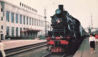 Железная дорога (поезда, паровозы, локомотивы, вагоны) - Паровоз Су251-67 с пассажирским поездом на станции Хабаровск-I