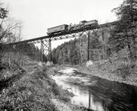 Железная дорога (поезда, паровозы, локомотивы, вагоны) - Паровоз с вагоном-фотолабораторией-салоном DETROIT PHOTOGRAPHIC на мосту через р.Пассайк