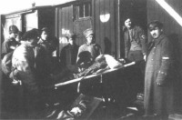 Железная дорога (поезда, паровозы, локомотивы, вагоны) - Погрузка раненых при подавлении Кронштадтского восстания