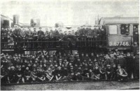 Железная дорога (поезда, паровозы, локомотивы, вагоны) - Рабочие депо Синельниково у паровоза Э.677-66