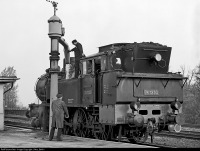 Железная дорога (поезда, паровозы, локомотивы, вагоны) - Танк-паровоз 74 1230 типа 1-3-0 набирает воду