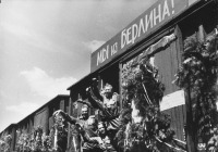 Железная дорога (поезда, паровозы, локомотивы, вагоны) - Празднование Победы на Большом Каменном мосту у Кремля