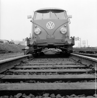 Железная дорога (поезда, паровозы, локомотивы, вагоны) - Автомобиль Volkswagen на комбинированном ходу