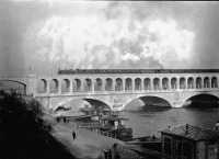 Железная дорога (поезда, паровозы, локомотивы, вагоны) - Поезд на мосту через Сену