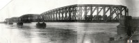 Железная дорога (поезда, паровозы, локомотивы, вагоны) - Мост через р.Урал близ ст.Оренбург во время весеннего половодья