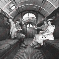 Железная дорога (поезда, паровозы, локомотивы, вагоны) - В вагоне лондонского метро