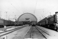 Железная дорога (поезда, паровозы, локомотивы, вагоны) - У дебаркадера Киевского вокзала