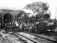 Железная дорога (поезда, паровозы, локомотивы, вагоны) - Паровоз С.196 и работники депо