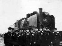 Железная дорога (поезда, паровозы, локомотивы, вагоны) - Железнодорожники у паровоза серии СО17