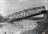 Железная дорога (поезда, паровозы, локомотивы, вагоны) - Разрушенный железнодорожный мост через р,Вилия