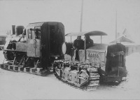 Железная дорога (поезда, паровозы, локомотивы, вагоны) - Перевозка узкоколейного паровоза на тракторных санях