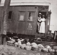 Железная дорога (поезда, паровозы, локомотивы, вагоны) - На площадке вагона 3-го класса