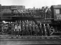 Железная дорога (поезда, паровозы, локомотивы, вагоны) - Паровоз серии Л-1020 и работники депо Сасово