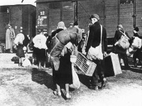 Войны (боевые действия) - Отправка словацких евреев в концлагерь Освенцим.
