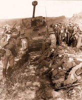 Войны (боевые действия) - Перед наступлением. «Мардер III» и панцергренадеры на исходной позиции, июль, 1943 г.