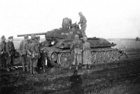 Войны (боевые действия) - Захваченный под Харьковым Т-34.