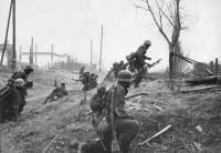 Войны (боевые действия) - Наступление немецкой пехоты на окраинах Сталинграда, конец 1942 год.