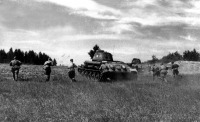 Войны (боевые действия) - Атака советских танков и пехоты. Калининский фронт