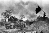 Войны (боевые действия) - По пути в Берлин. Десант на броне американского среднего танка «Шерман»М4А2, 1945г.