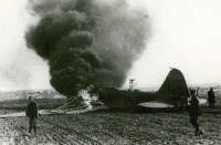 Войны (боевые действия) - Вид горящего советского бомбардировщика