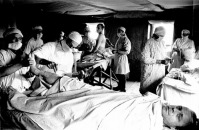 Войны (боевые действия) - Перевязка раненых в полевом госпитале Красной Армии