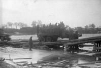 Войны (боевые действия) - Советские войска форсируют реку Одер