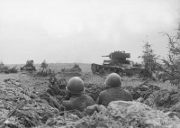 Войны (боевые действия) - Танки Т-26 советской 105-й танковой дивизии атакуют немецкие позиции