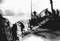 Войны (боевые действия) - Высадка морского десанта  Дальневосточного флота на берег в Манчжурии. Август - сентябрь 1945