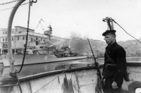 Корабли - Эсминец «Свободный» в Севастополе ведет огонь