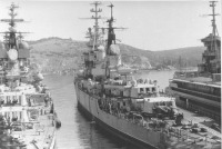 Корабли - Исключенные из боевого состава крейсера Черноморского флота у Троицкой балки в Северной бухте Севастополя, 1988 год