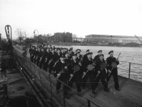 Гданьск - Группа польских моряков в Гданьском (Данцигском) порту