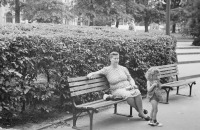 Вашингтон - Mother and daughter in Franklin Square Park США , Вашингтон (округ Колумбия)