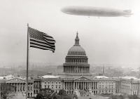 Вашингтон - LZ 127 Graf Zeppelin Flying over the Us Capitol building США , Вашингтон (округ Колумбия)