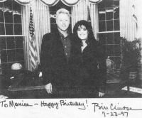 Вашингтон - Билл Клинтон и Моника Левински в Овальном кабинете Белого дома.
