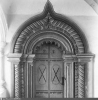 Рязань - Рязанский Кремль. Наличник двери церкви Архиерейского дома.