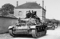Военная техника - Танк Pz.III Ausf.E на улице французского городка. Май 1940 года