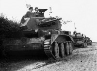 Военная техника - Британские крейсерские танки (на переднем плане – Mk IVA) из состава 1-й танковой дивизии перед боем. Франция, май 1940 года