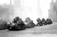 Военная техника - Легкие танки МС-1 проходят по Красной площади. 1930 год